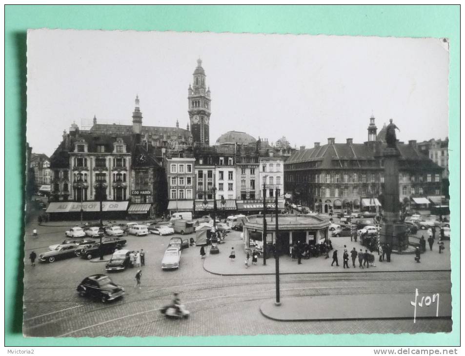 LILLE - Place Du Général De Gaulle Et Le Beffroi - Lille