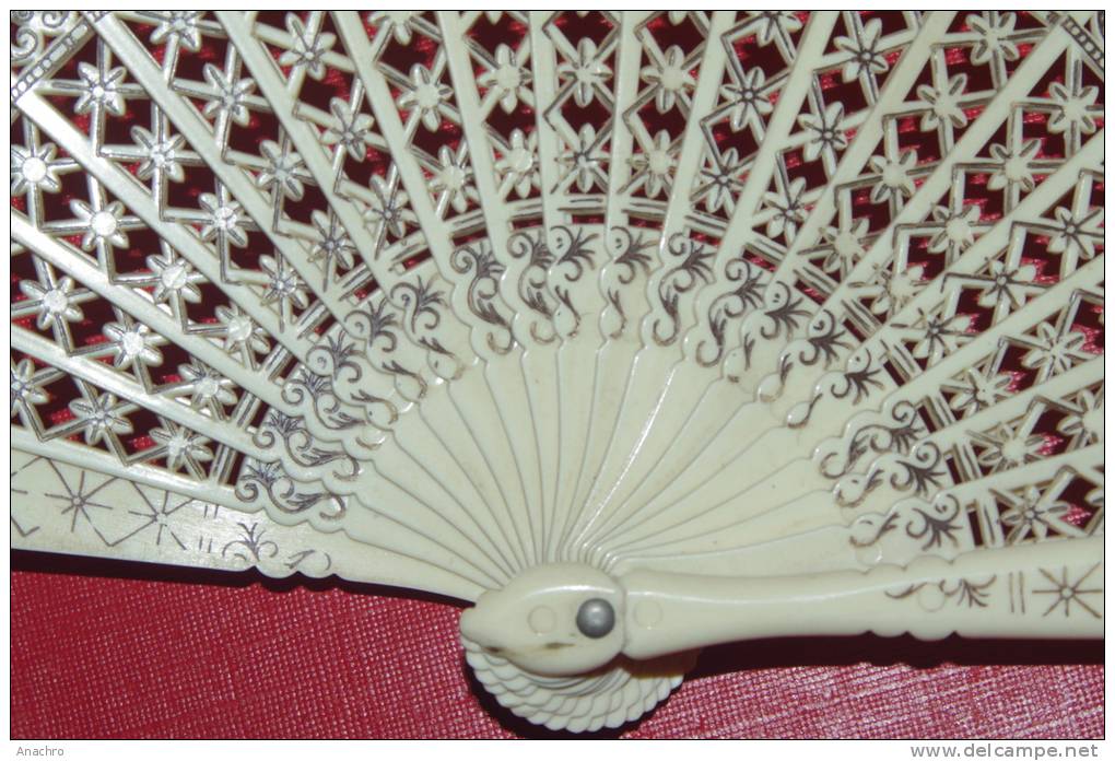 EVENTAIL ESPAGNE Tissu DANSE GITANE FLAMENCO  Sérénade ANDALOUSIE / 20 Brins Couleur IVOIRINE Façon DENTELLE - Fans