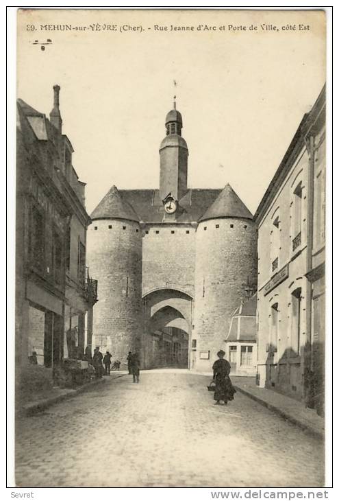 MEHUN Sur YEVRE. - Rue Jeanne D'Arc Et Porte De Ville - Mehun-sur-Yèvre