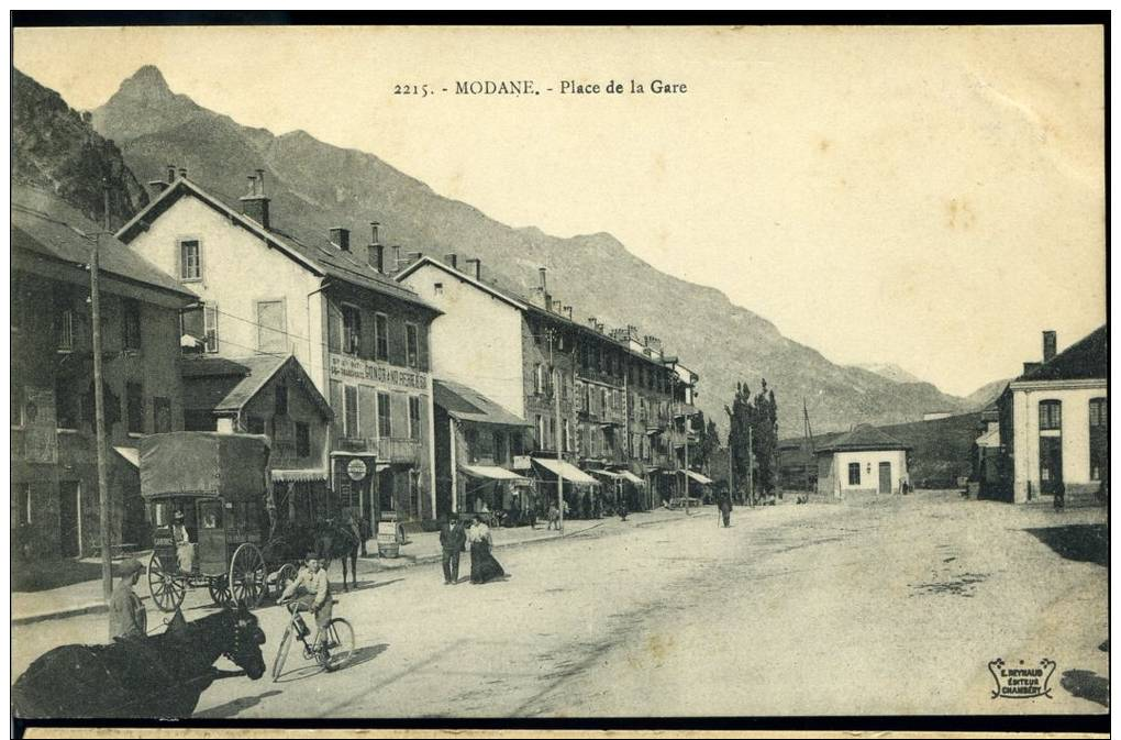 73 MODANE LA PLACE DE LA GARE - Modane