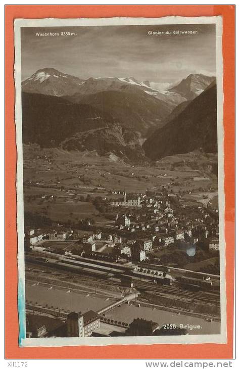 Q0972 Brigue Brig  La Gare. Circulé.  Planzola Bazar, 2058  Sepia - Brigue-Glis 