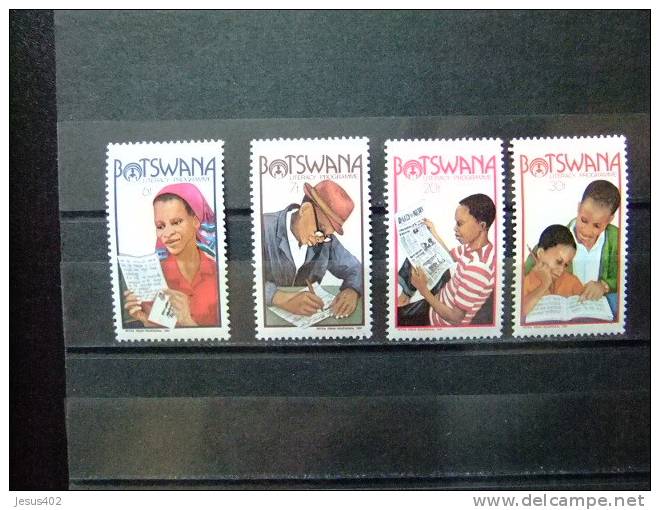 BOTSWANA  1981  YV 425 - 428 ** PROPAGANDA CONTRA EL ANALFABETISMO - Botswana (1966-...)