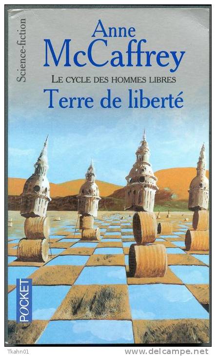 PRESSES-POCKET N° 5562 " TERRE DE LIBERTE " ANNE-McCAFFREY DE 2000 - Presses Pocket