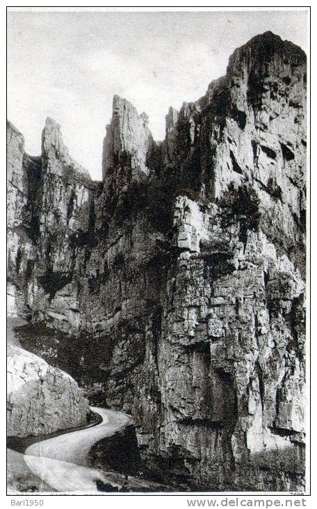 Beatiful Old Post Card    " CHEDDAR CASTLE ROCK " - Cheddar