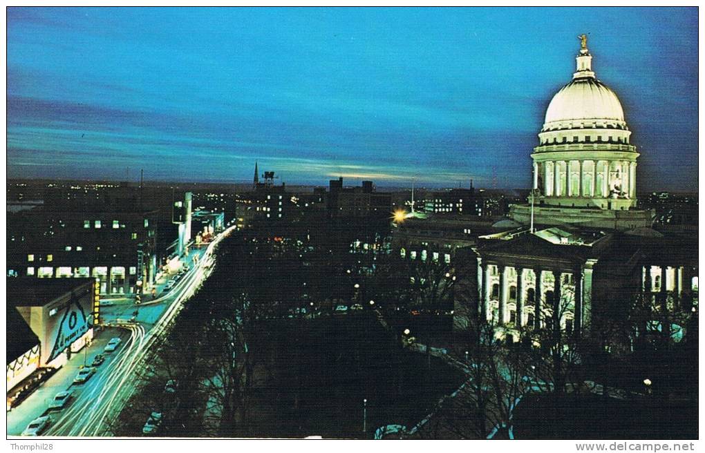 MADISON - WISCONSIN - CAPITOL SQUARE - Night View Capitol Dome And Square, Looking South On Main Street - 2 Scans - Madison