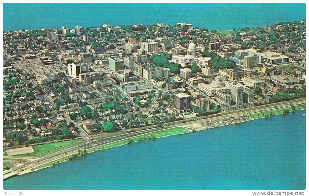 MADISON - WISCONSIN - Aerial View Of Downtown Madison And Capitol Square - Lake Monona - TBE, Neuve, 2 Scans - Madison