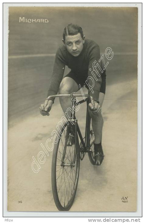 (Cyclisme) Le Champion Lucien Michard, Champion Olympique De Vitesse En 1924. Carte Photo A. Noyer. - Ciclismo