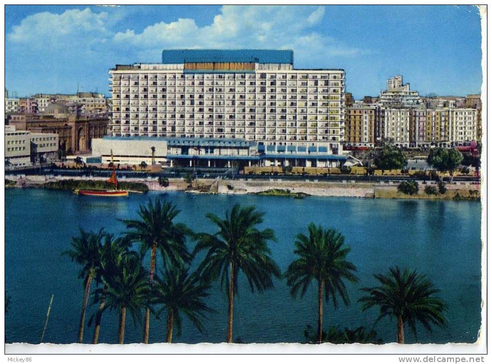 Egypte--LE CAIRE--Le Nil Et L´Hotel Hilton ,cpsm 10 X 15  N° 555  éd PUB EL KITAB EL GUEDID - Le Caire