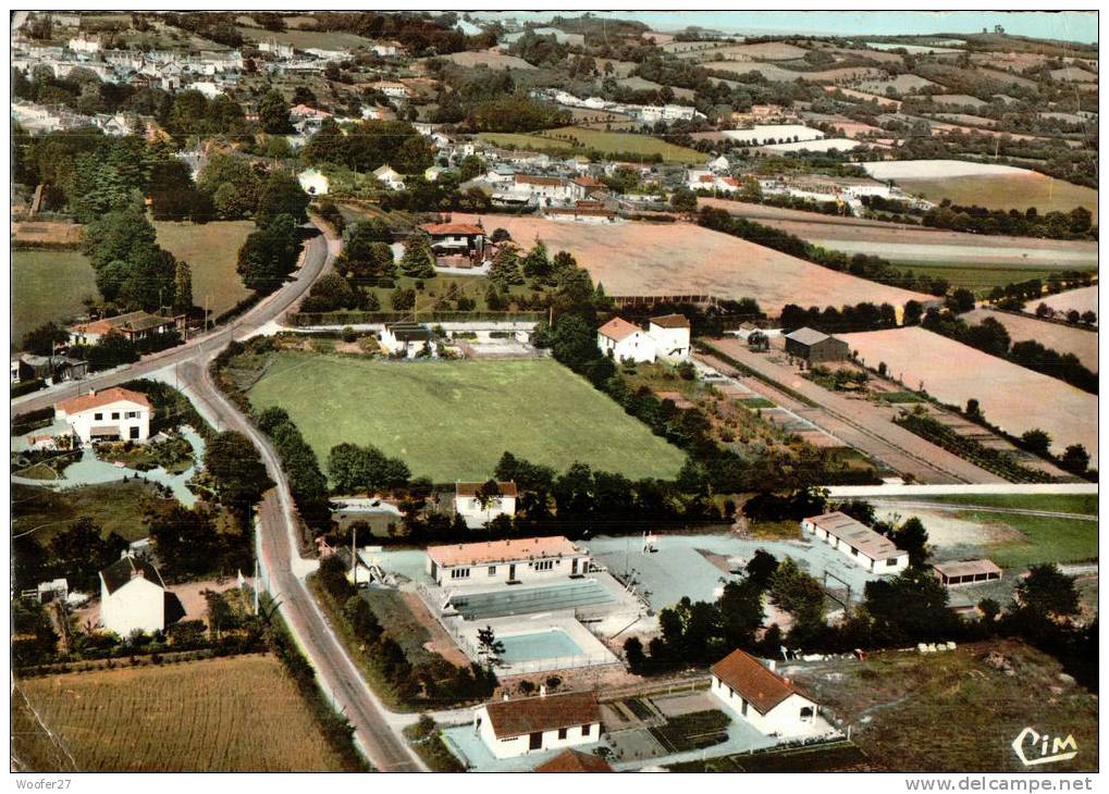 CPSM POUZAUGES , Le Piscine Vue Du Ciel - Pouzauges