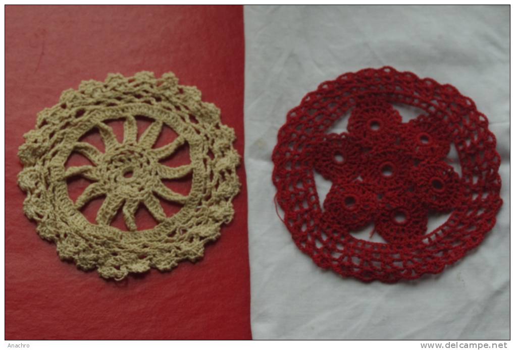 2 Petits NAPPERON Au CROCHET Rond Dessous De Verre - Tablemates