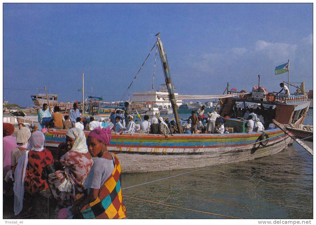 DJIBOUTI ( BOUTRES A L´ ESCALE BATEAU DE PECHE PORT )  TRES BON ETAT  ! ! ! - Djibouti