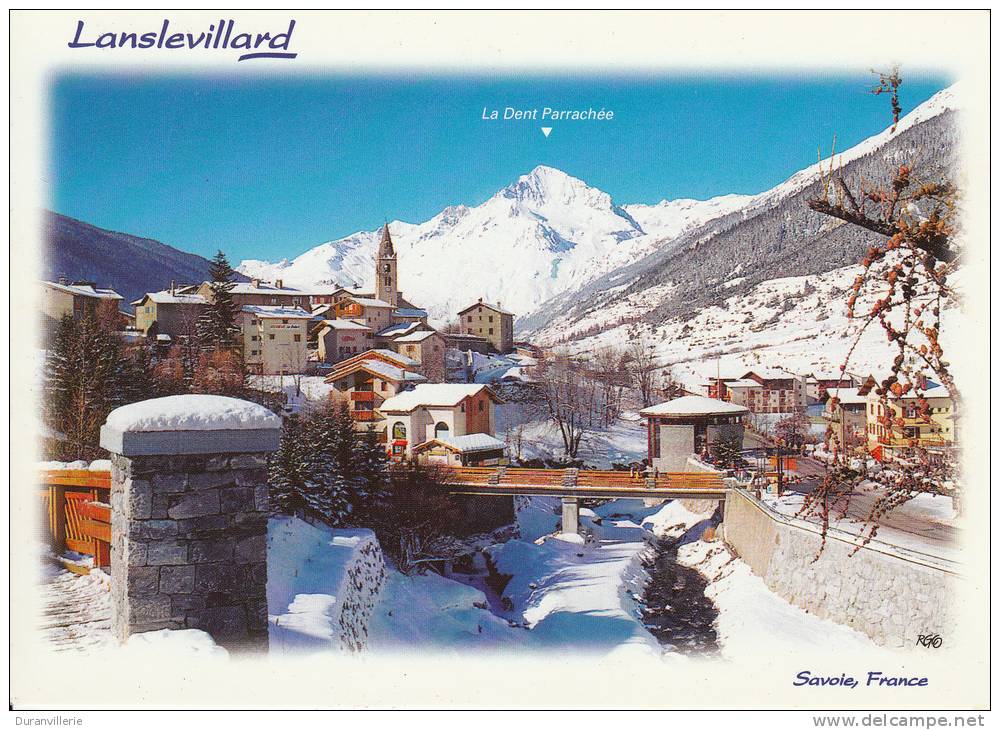 73 - Station Du Val Cenis - LANSLEVILLARD. Le Centre Du Village Et L´église St Michel. - Val Cenis