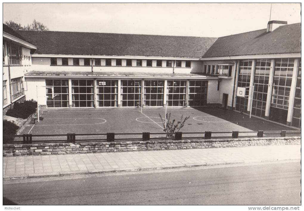 Court-St-Etienne  - Ecole Technique Provincial Cour De Jeux - Court-Saint-Etienne