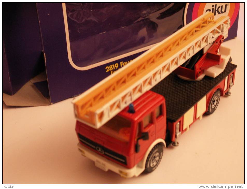 Véhicule Miniature De Pompiers - Siku