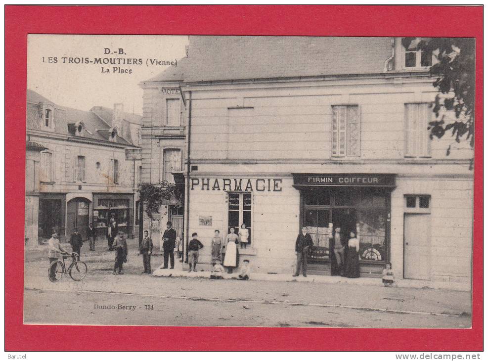 LES TROIS MOUTIERS --> La Place - Les Trois Moutiers