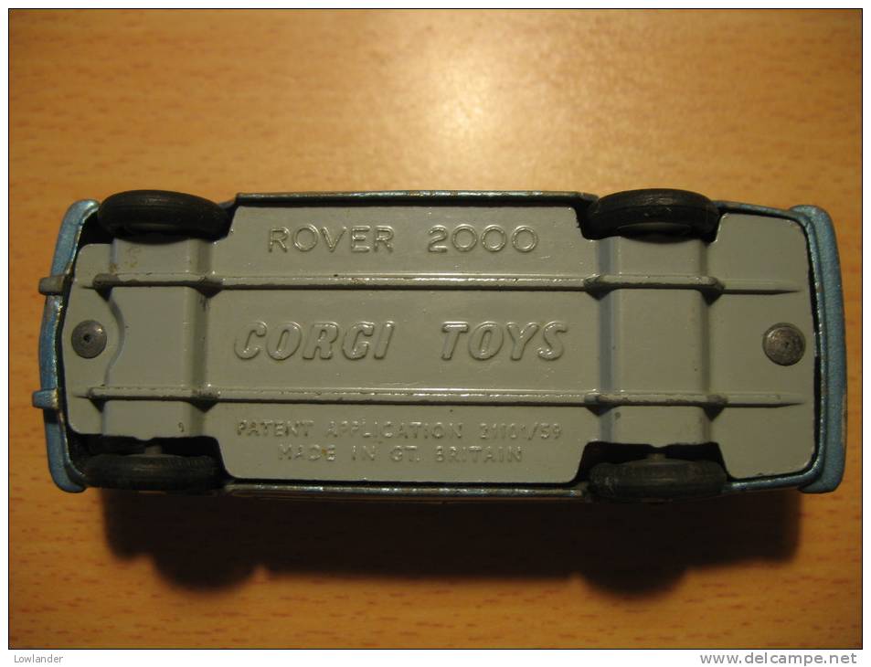 CORGI TOYS 252 ROVER 2000