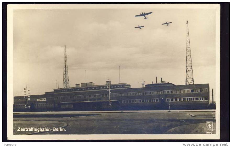 AK   Aerodrome    FLIEGERAUFNAHME VOM ZENTRALFLUGHAFEN  BERLIN - Aerodrome