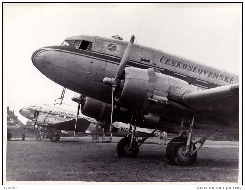 BIMOTEUR à HÉLICES DOUGLAS DAKOTA De CSA ( COMME LES 3 DÉTOURNÉS à ERDING En 1950 ) - PHOTO 18 X 24 CM (m-782) - 1946-....: Modern Era