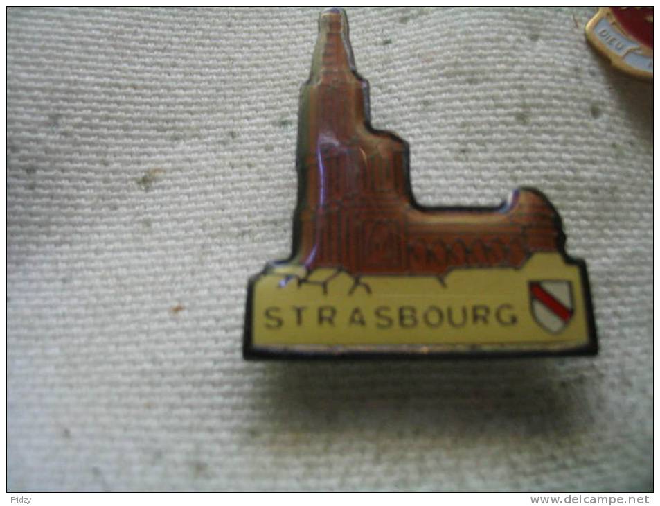 Pin´s De La Cathédtrale De STRASBOURG - Villes