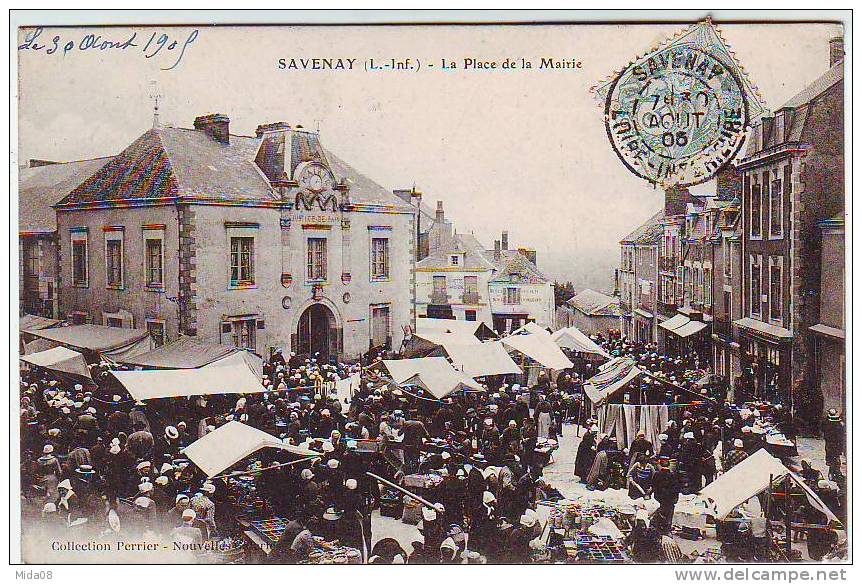 44. SAVENAY . LA PLACE DE LA MAIRIE. LE MARCHE. - Savenay