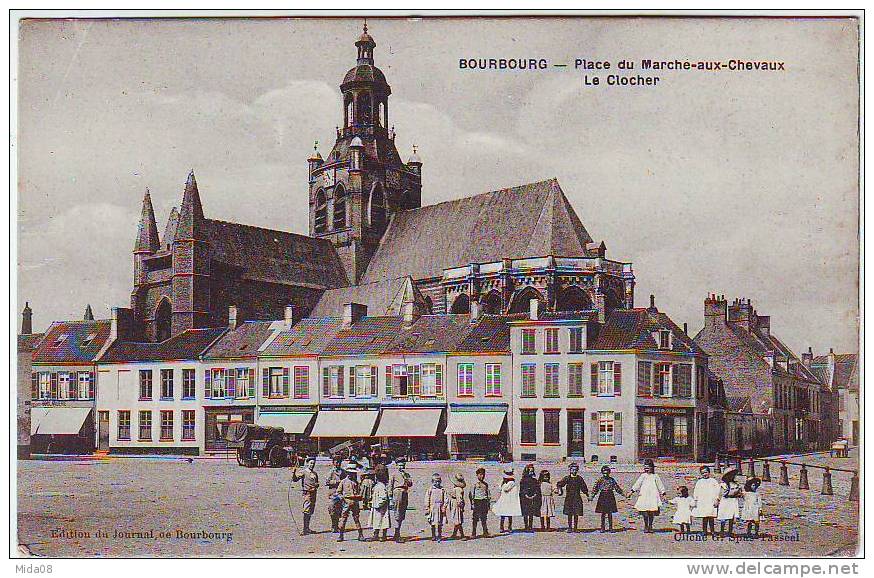 59. BOURBOURG . PLACE DU MARCHE AUX CHEVAUX . LE CLOCHER. BELLE ANIMATION. - Autres & Non Classés