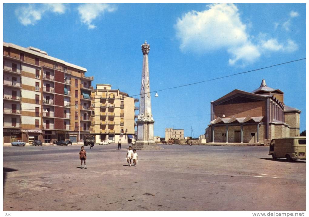 BITONTO  PIAZZA MAGGIO SANTUARIO  SANTI  MEDICI  BARI    PUGLIA  NON  VIAGGIATA  COME DA FOTO . - Bitonto