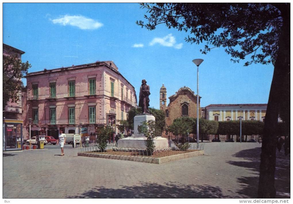 BITONTO   PIAZZA MARGHERITA DI SAVOIA MONUMENTO AL MUSICISTA  T.  TRAETTA       BARI    PUGLIA  NON  VIAGGIATA  . - Bitonto