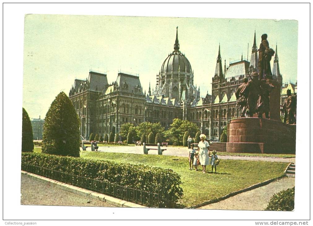 Cp, Hongrie, Budapest, Kossuth Lajos Square With The Parliament, Voyagée - Ungarn