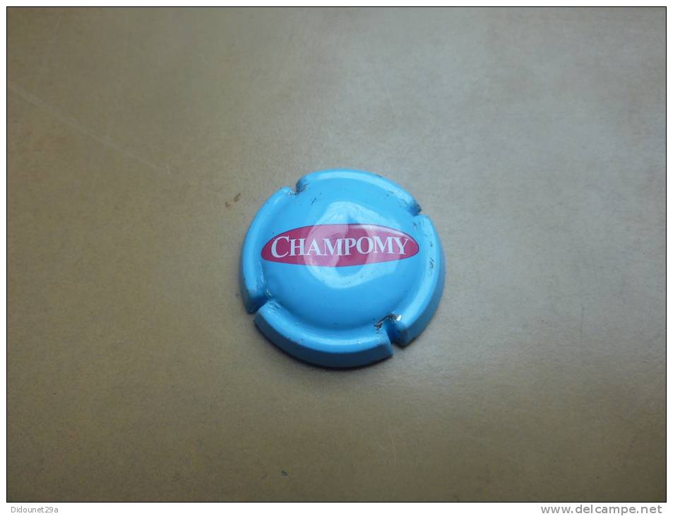 Capsule "CHAMPOMY" (rouge Et Blanc Sur Fond Bleu Clair) - Soda