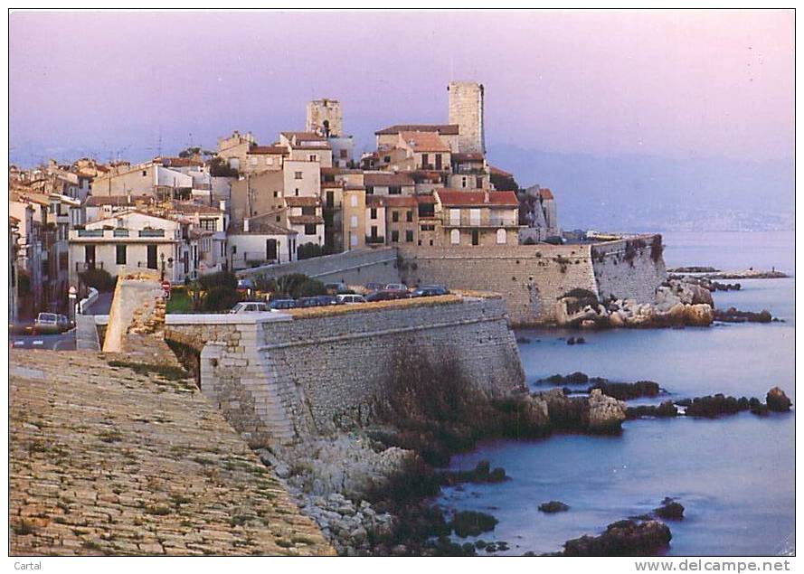 CPM - 06 - ANTIBES - La Vieille Ville Et Les Remparts, Le Soir (ELBE, 06617) - Antibes - Vieille Ville