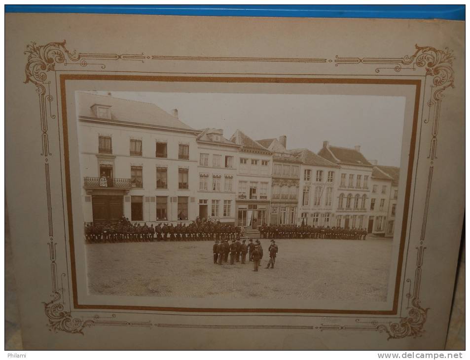 PHOTO DE GROUPE, PARADE AVANT 1900, Dim: 163x225, Photographe: P. LOOZEM. (PH17) - Guerre, Militaire