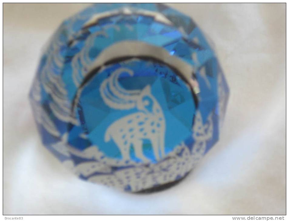 PRESSE PAPIER BOULE VERRE DECOR BOUQUETIN - Paper-weights