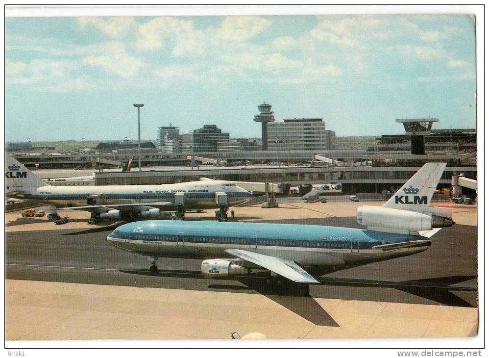 TRANSPORT AERODROME AMSTERDAM DC-10 AND BOEING 747 HOLLAND BIG CARD OLD POSTCARD 1975. - Aerodrome