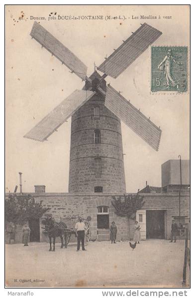 DOUCES, Près Doué-la-Fontaine. Les Moulins à Vent - Autres & Non Classés