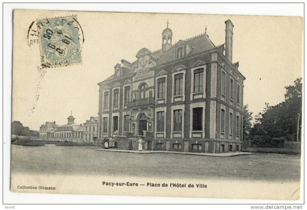 PACY Sur EURE  - Place De L'Hôtel De Ville. - Pacy-sur-Eure