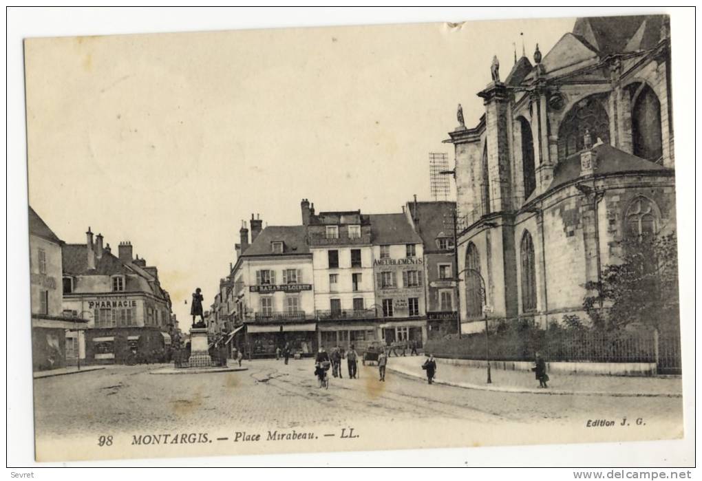 MONTARGIS  -  Place Mirabeau. - Montargis