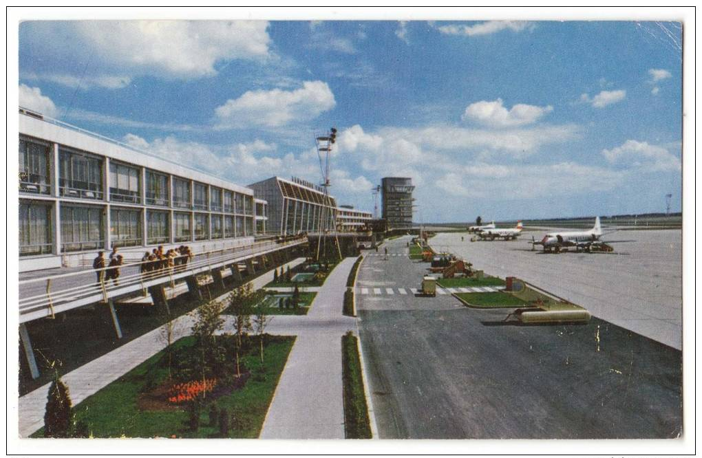 TRANSPORT AERODROME SCHWECHAT VIENNA AUSTRIA OLD POSTCARD - Aerodrome