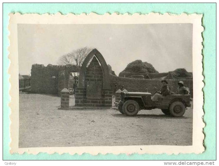 JEEP -  Photo Des Annees 1950 Prise Au Mali Devant La Stèle Du Monument Gallieni à Mapcarta - Photo 4.5 Cm X 5.5 Cm - Cars