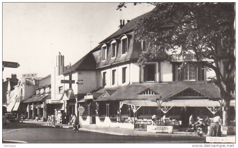 LA BAULE 44 - Avenue Du Général De Gaulle - CPSM Dentelée PF Peu Fréquente (1 Sur Le Site) N° 686 - Loire Atlantique - La Baule-Escoublac