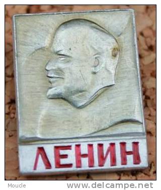 BROCHES, MEDAILLE RUSSE - RUSSIAN  - LENINE - VLADIMIR ILITCH OULIANOV - Personnes Célèbres