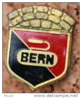 BROCHE CURLING CLUB VILLE DE BERNE SUISSE - STADT BERN SCHWEIZ - Sport Invernali