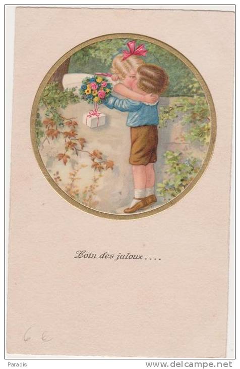 CPA  Pauli Ebner  " Loin Des Jaloux ....!, Enfants   Baiser , Muret,bouquet Fleur,cadeau, (médaillon Relief)  DAGB - Ebner, Pauli