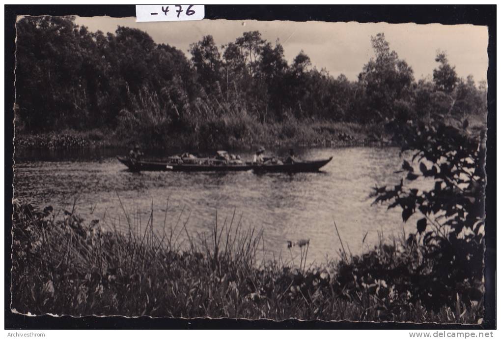 Madagascar - Mananjary, Pirogue Chargée Descendant Le Canal Des Pangalana (1957) ; 2 Trous D´ép. (scan) (-476) - Madagascar