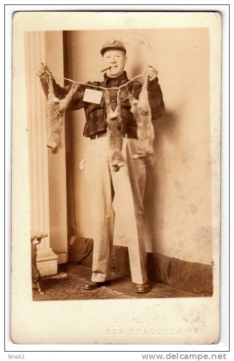 SPORTS HUNTING THE HUNTER WITH HIS CATCH PHOTOGRAPHY OLD POSTCARD - Jagd