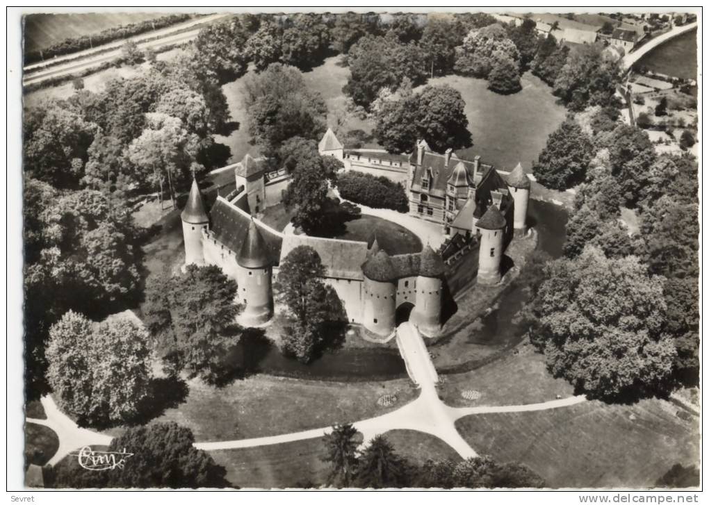 AINAY Le VIEIL -  Le Château.. CPM - Ainay-le-Vieil