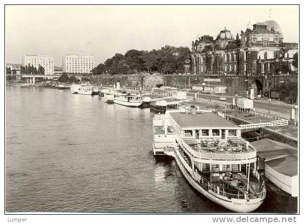 AK Dresden, Brühlsche Terrasse, Dampferanlegestelle - Dresden