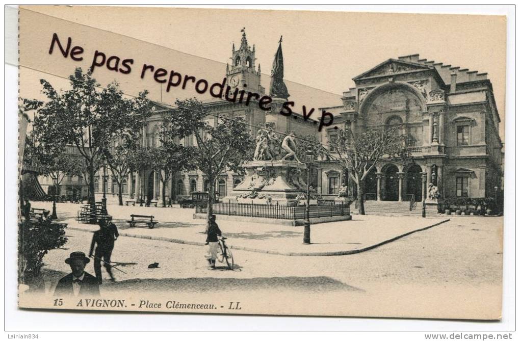 - 15 - Avignon - Place Clémenceau, Animation, Militaire Avec Vélo, Non écrite, Très Bon état, Scans. - Avignon