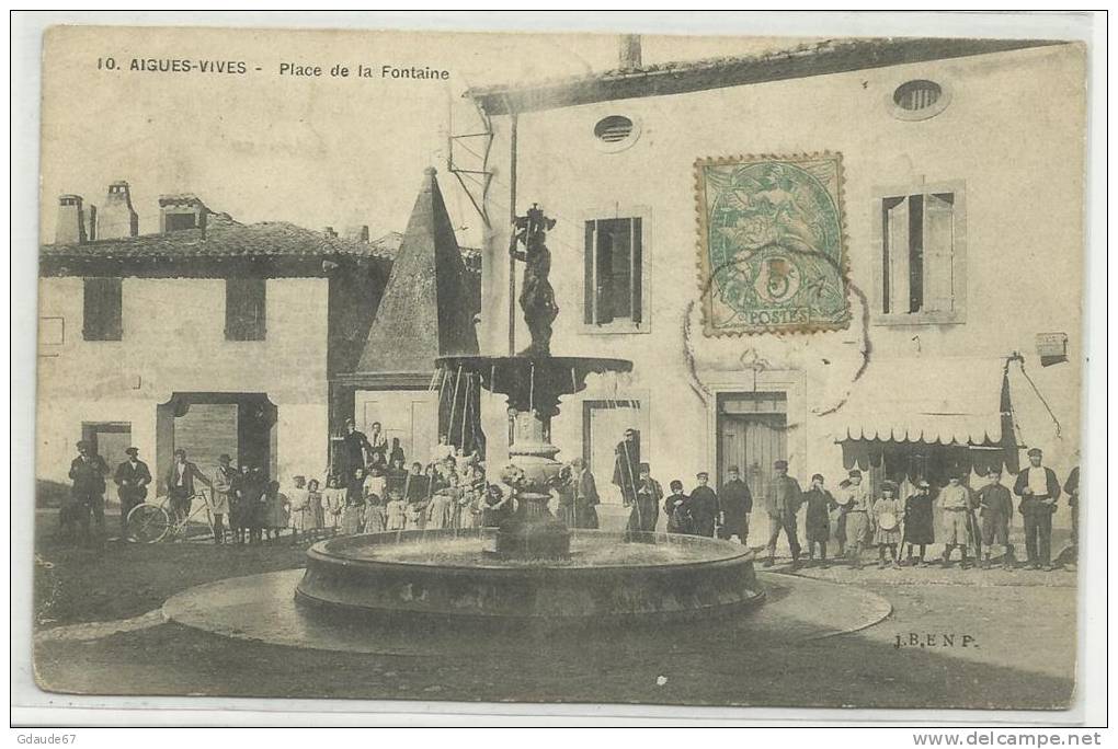 AIGUES VIVES (30) - PLACE DE LA FONTAINE - Aigues-Vives