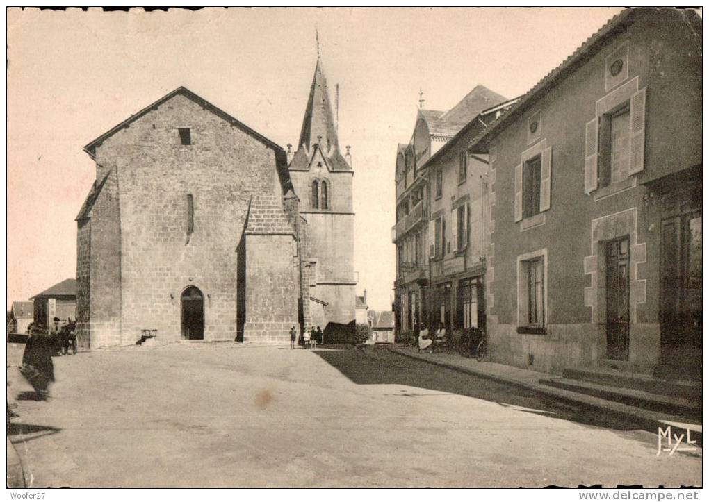 CPSM AMBAZAC , Place De L'église En 1943 - Ambazac