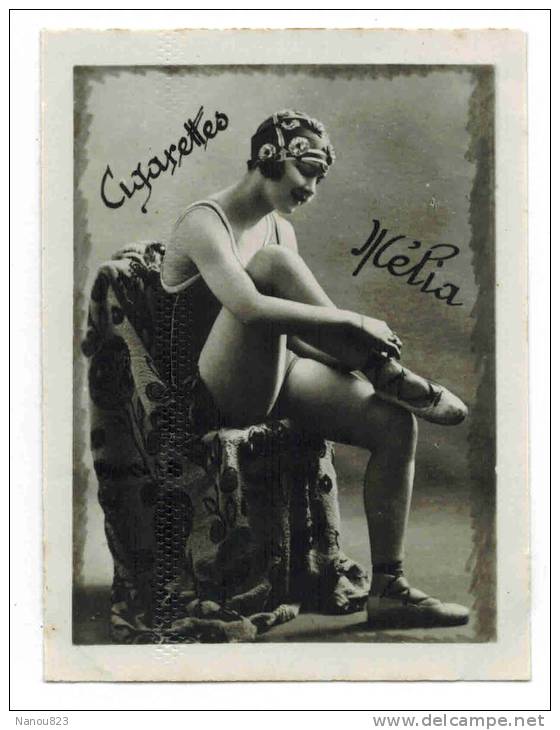 CHROMO CIGARETTES MELIA ALGER PIN UP : "Femme En Position Coquine" - Melia